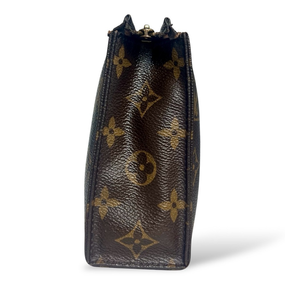 LOUIS VUITTON
Vintage Monogram Toiletry Pouch 17 - Picture 4 of 13